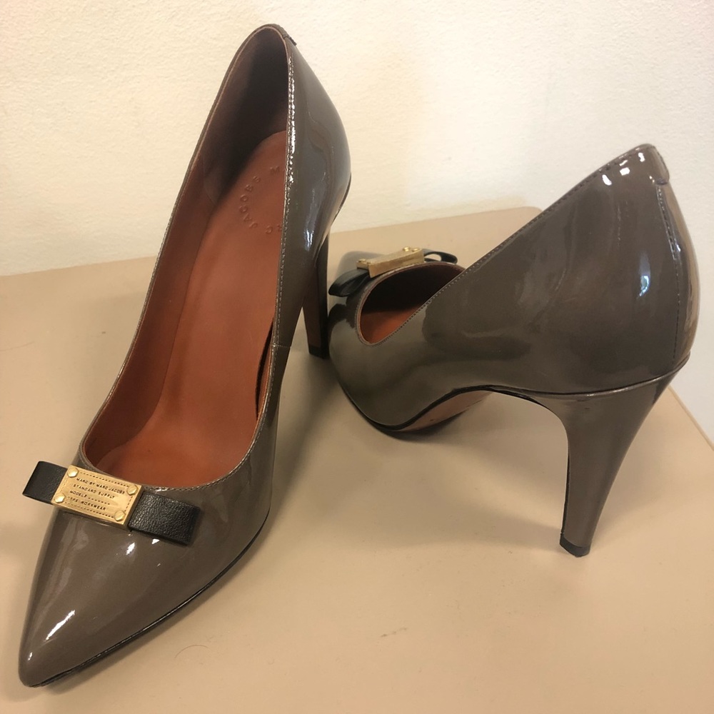 Marc by Marc Jacobs Front Bow Plate Pumps